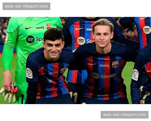 瞬间聚焦：德容中场关键拦截后60米长传，导演巴萨闪电进球